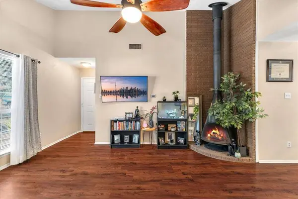 1217 Elm Court, Runaway Bay, TX 76426