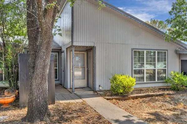 1217 Elm Court, Runaway Bay, TX 76426