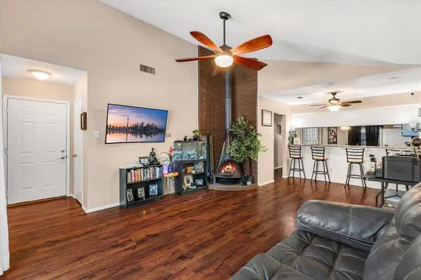 1217 Elm Court, Runaway Bay, TX 76426