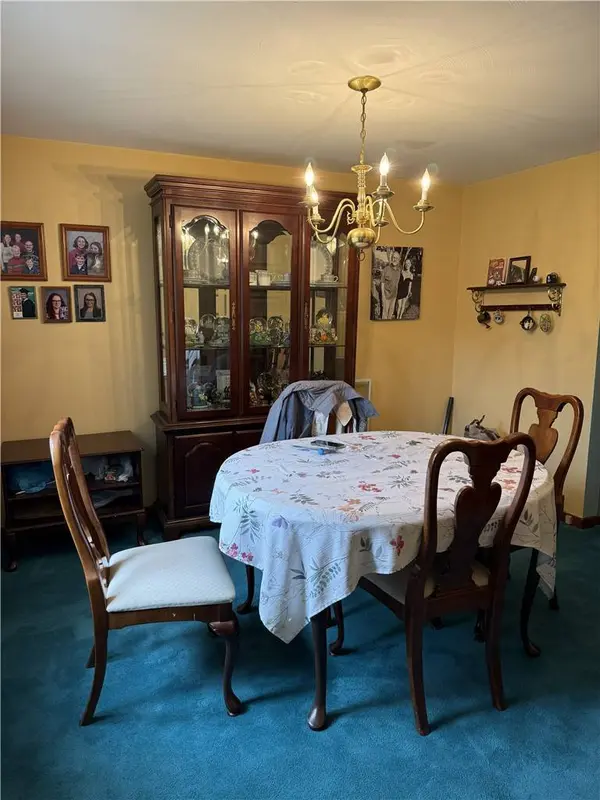 27 Christine Dr, Cheswick, PA 15024
