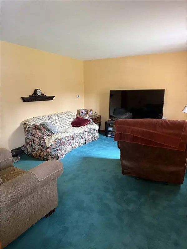 27 Christine Dr, Cheswick, PA 15024