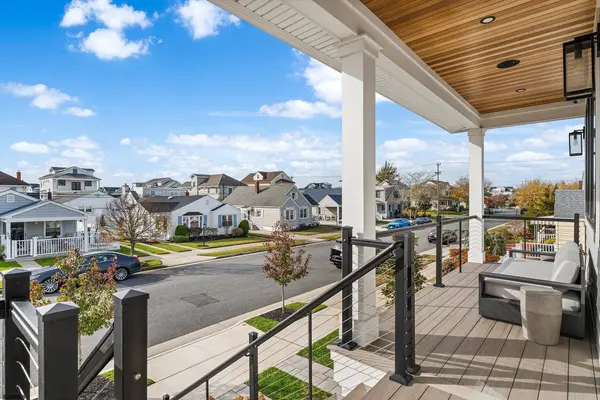 207 N Quincy Ave, Margate, NJ 08402