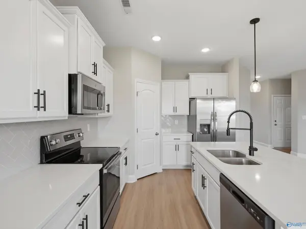 107 Saylor Rose Drive, New Market, AL 35761