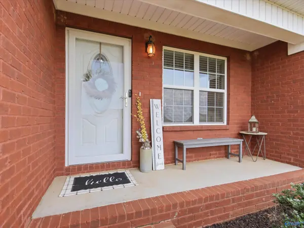 104 Ivy Darlene Drive, New Market, AL 35761