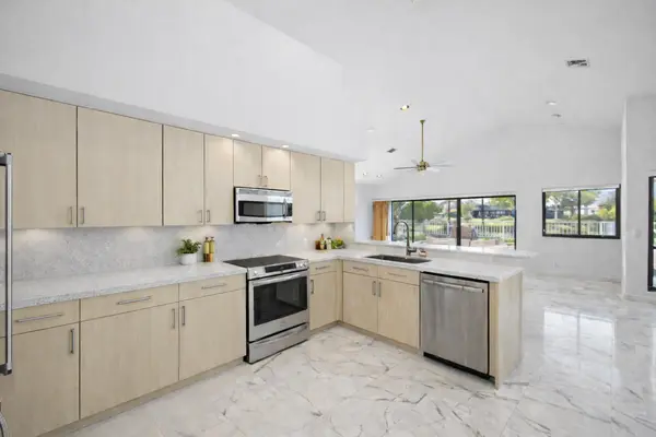 10747 Stonebridge Blvd, Boca Raton, FL 33498-6412