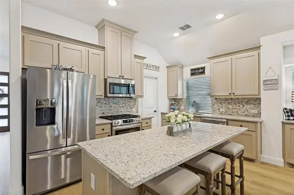 228 Shawnee Trail, Alvarado, TX 76009