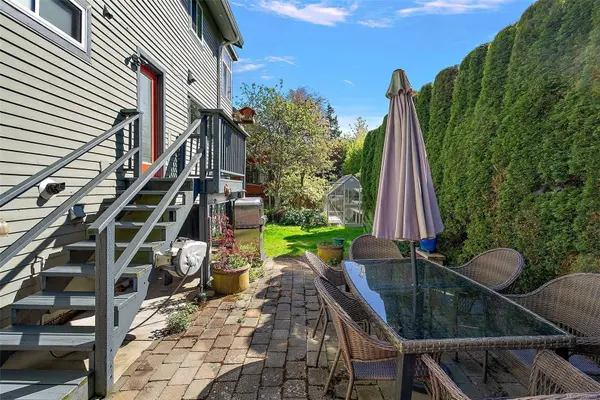 248 Richmond Ave, Victoria, BC V8S 3X8