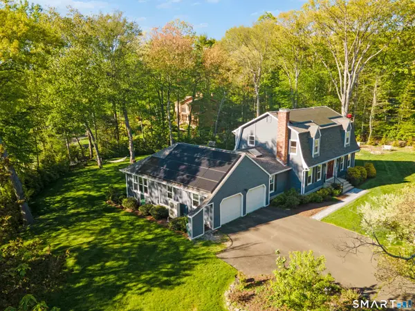 20 Whitefield Drive, Trumbull, CT 06611