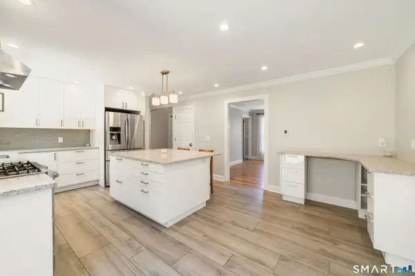 20 Whitefield Drive, Trumbull, CT 06611