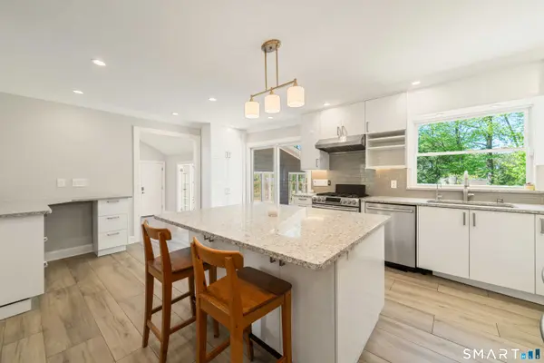 20 Whitefield Drive, Trumbull, CT 06611