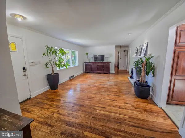 33 DELWOOD RD, Cherry Hill, NJ 08002