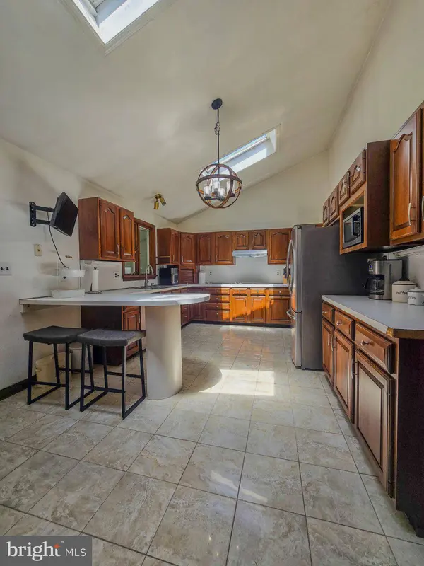 33 DELWOOD RD, Cherry Hill, NJ 08002