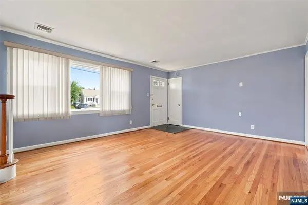8-34 Henderson BLVD, Fair Lawn, NJ 07410