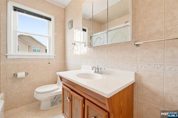 8-34 Henderson BLVD, Fair Lawn, NJ 07410