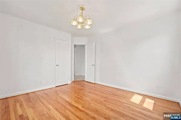 8-34 Henderson BLVD, Fair Lawn, NJ 07410