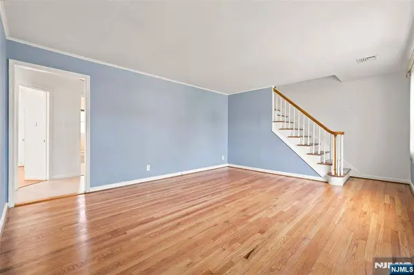8-34 Henderson BLVD, Fair Lawn, NJ 07410