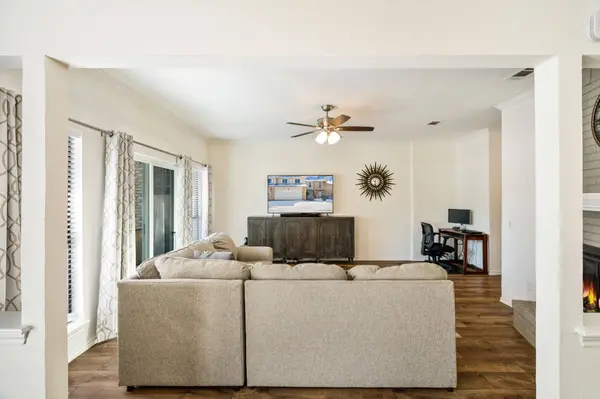 3616 Fore CIR, Farmers Branch, TX 75234