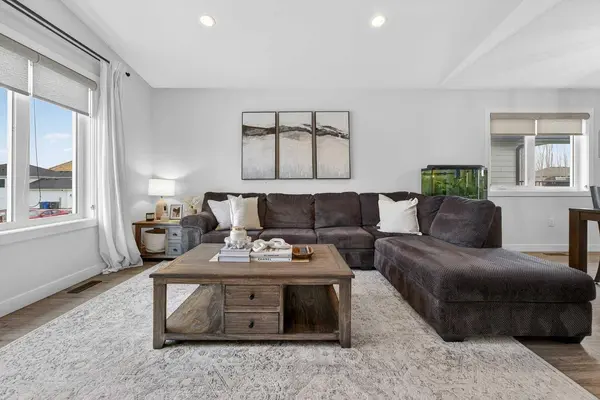 635 Parkside GN, Coaldale, AB T1M 0B2