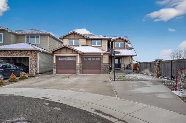 64 Riverhurst CV W, Lethbridge, AB T1K6Y8