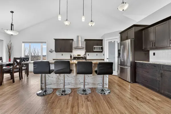 64 Riverhurst CV W, Lethbridge, AB T1K6Y8
