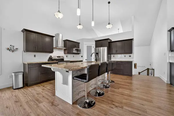 64 Riverhurst CV W, Lethbridge, AB T1K6Y8