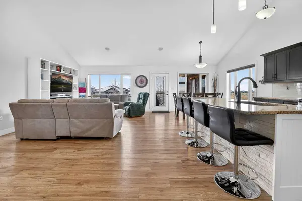 64 Riverhurst CV W, Lethbridge, AB T1K6Y8