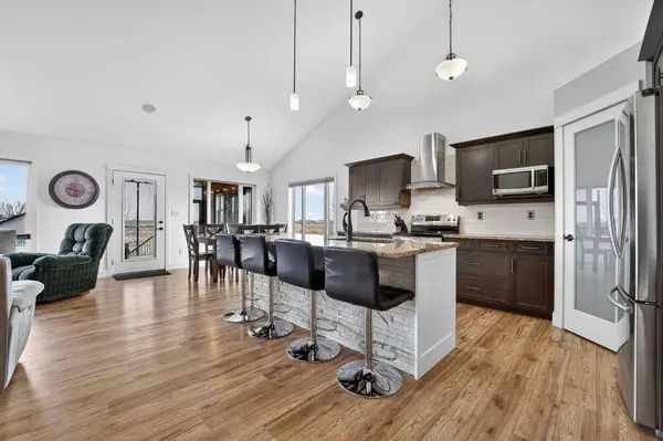 64 Riverhurst CV W, Lethbridge, AB T1K6Y8