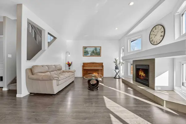 678 Twinriver CRES W, Lethbridge, AB T1J 5G1