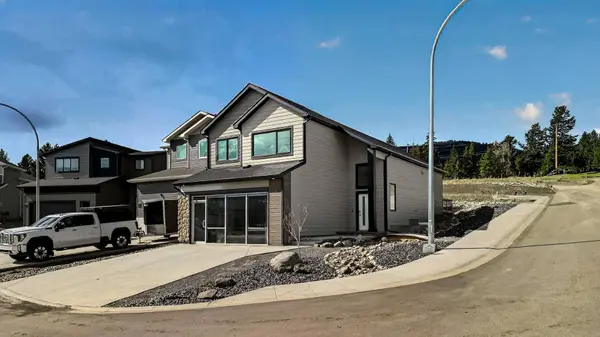 8619 25 AVE, Coleman, AB T0K 0M0