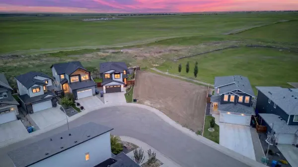 1282 Pacific CIR W, Lethbridge, AB T1J 5V3