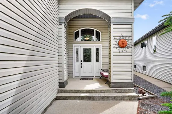 382 Heritage BLVD W, Lethbridge, AB T1K 7M5