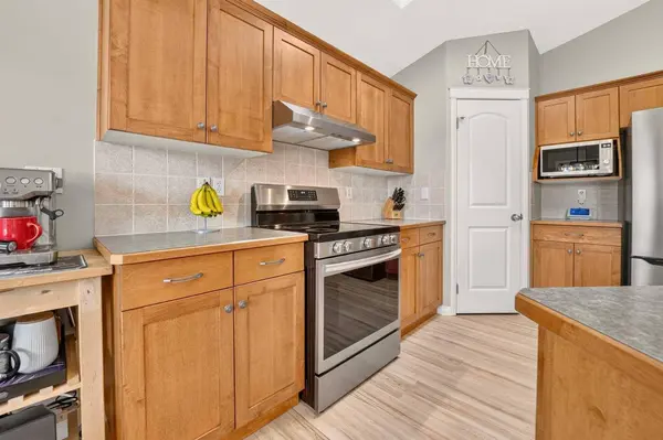 382 Heritage BLVD W, Lethbridge, AB T1K 7M5