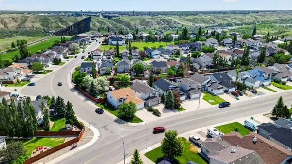 382 Heritage BLVD W, Lethbridge, AB T1K 7M5
