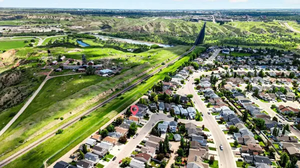 59 Heritage LN W, Lethbridge, AB T1K 7S4