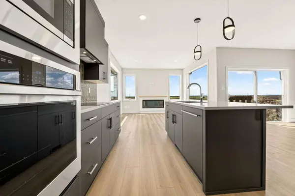 94 Miners RD W, Lethbridge, AB T1J 5W6