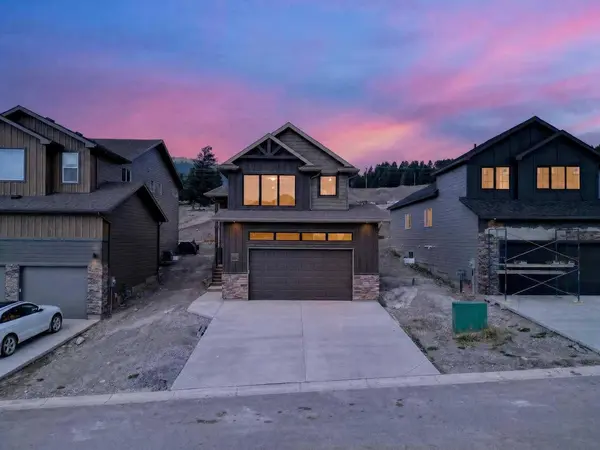 8631 25 AVE