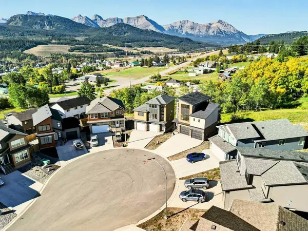 8602 25 AVE, Coleman, AB T0K 0M0