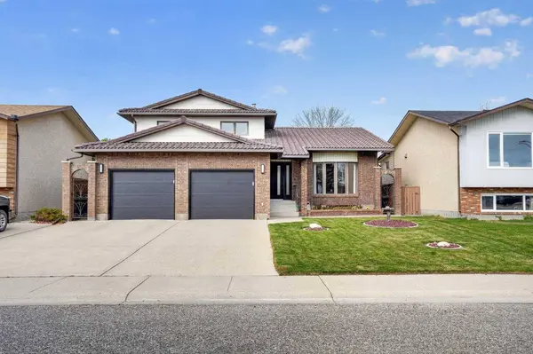 35 Ermineglen RD N, Lethbridge, AB T1H 5Y1