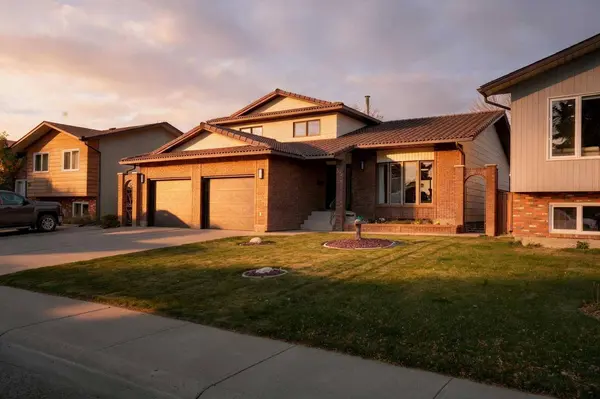 35 Ermineglen RD N, Lethbridge, AB T1H 5Y1