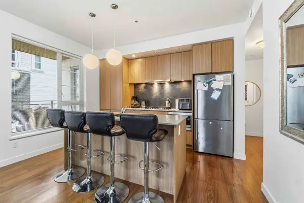 516 Foster AVE #316, Coquitlam, BC V3J 0H8