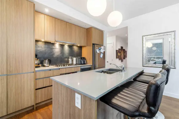 516 Foster AVE #316, Coquitlam, BC V3J 0H8