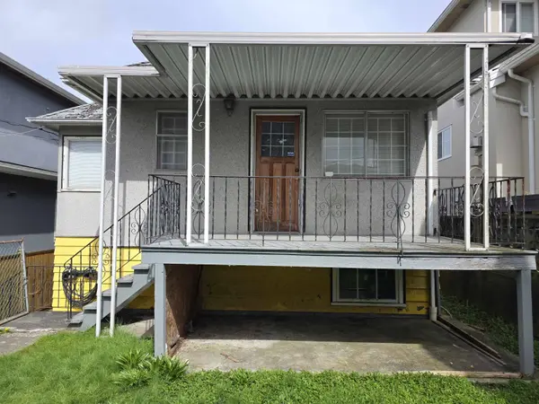 2530 7th AVE, Vancouver, BC V5M 1T4