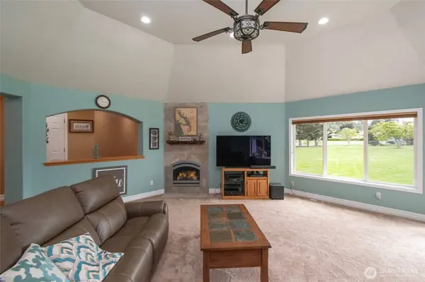21 Donaper RD, Sequim, WA 98382