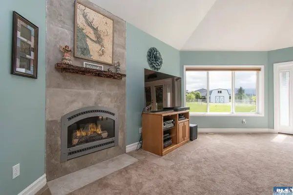 21 Donaper Road, Sequim, WA 98382