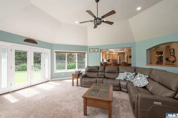 21 Donaper Road, Sequim, WA 98382