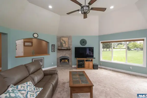 21 Donaper Road, Sequim, WA 98382