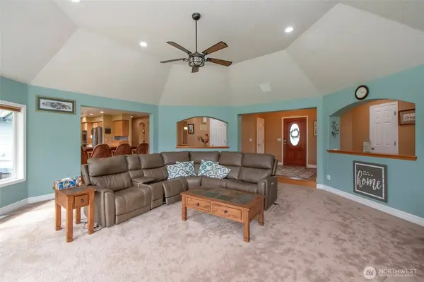 21 Donaper RD, Sequim, WA 98382