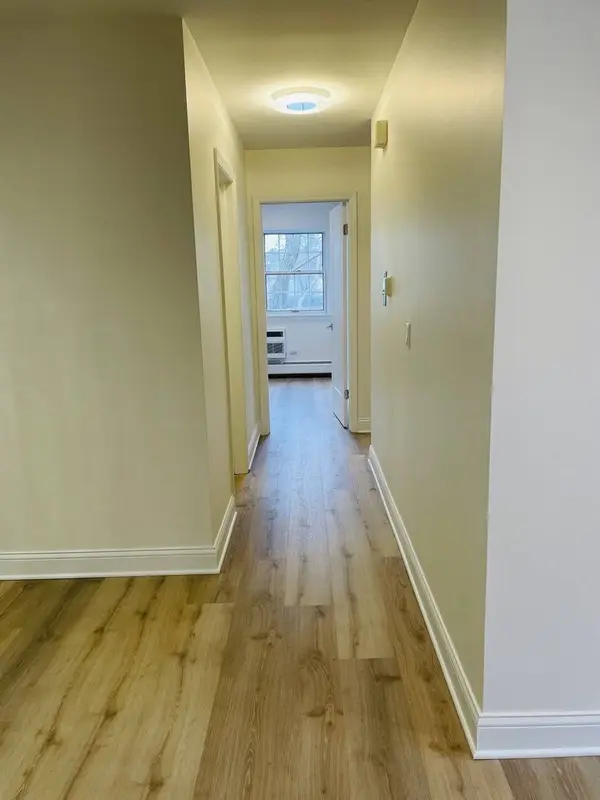1777 Dewes ST #E, Glenview, IL 60025