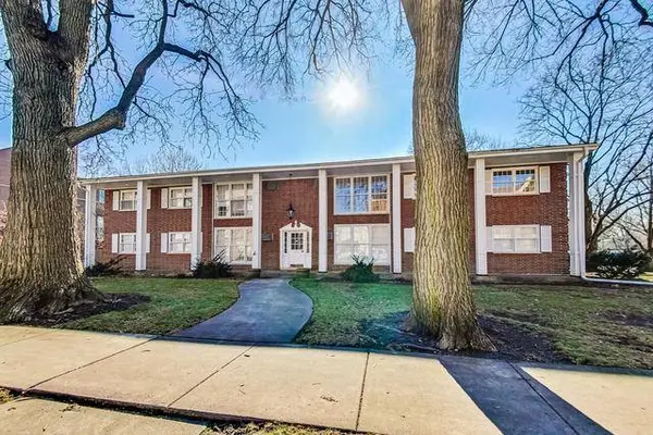 1777 Dewes ST #E, Glenview, IL 60025
