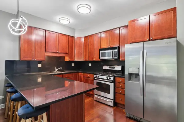 3629 S GILES AVE #4, Chicago, IL 60653